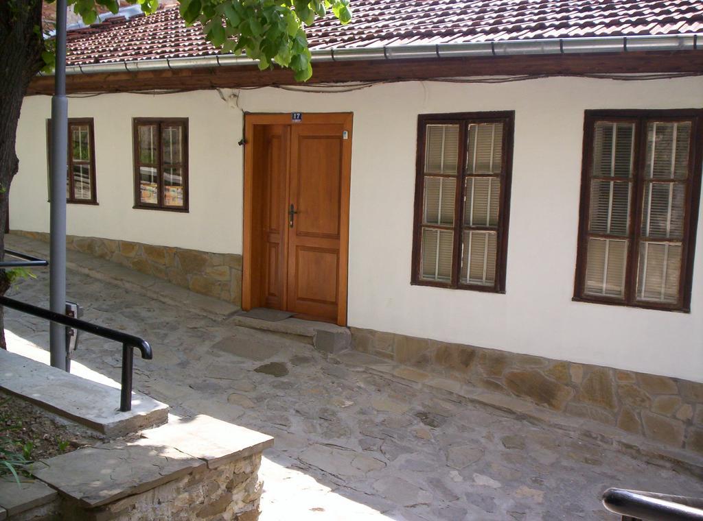 Hostel Pashov Veliko Tărnovo Esterno foto